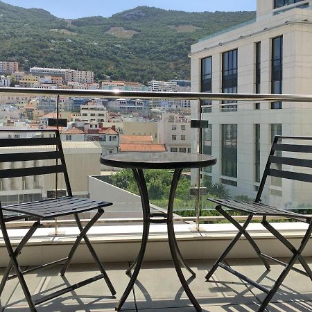 Luxurious Central Apartment With Pool Gibraltar Exterior foto