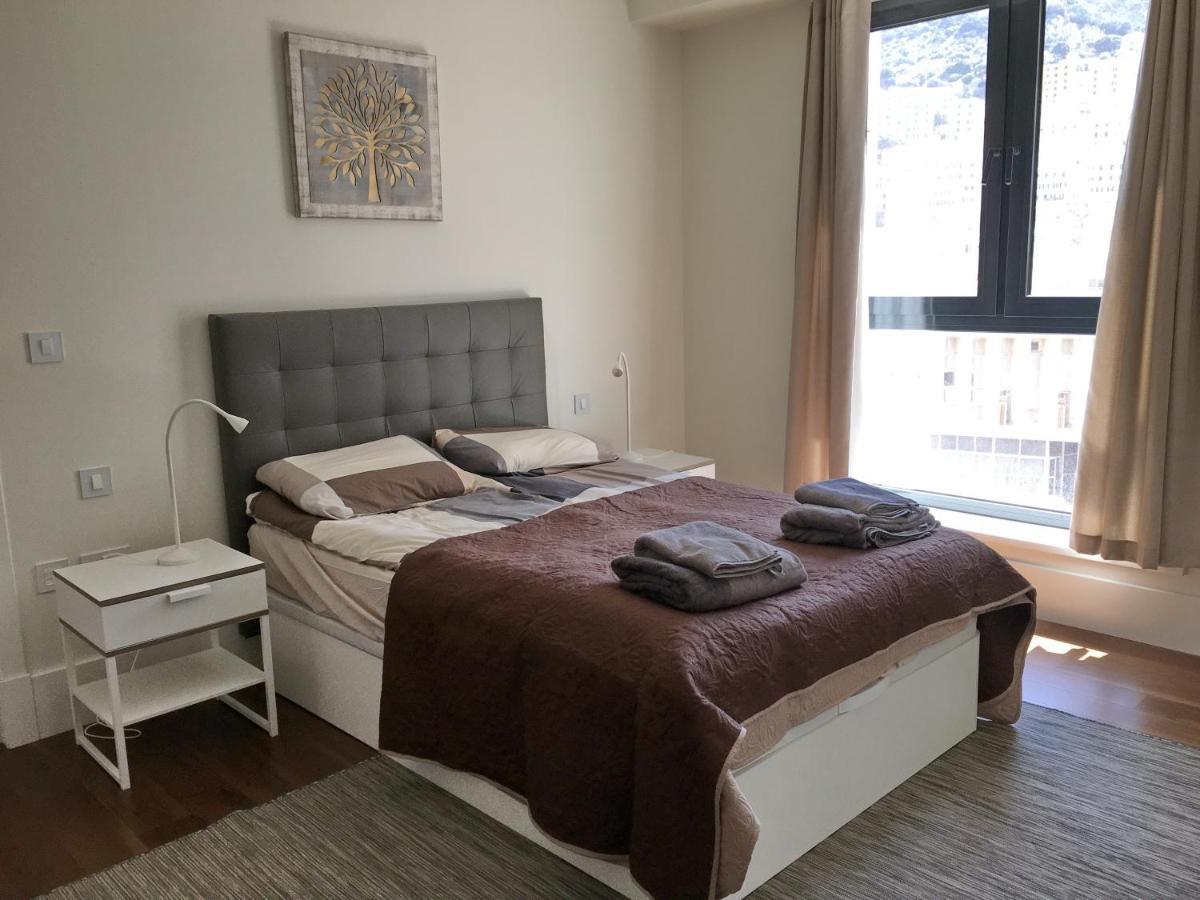 Luxurious Central Apartment With Pool Gibraltar Exterior foto